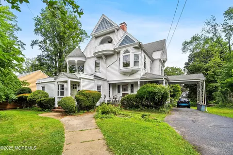 47 Court St, Freehold, NJ 07728