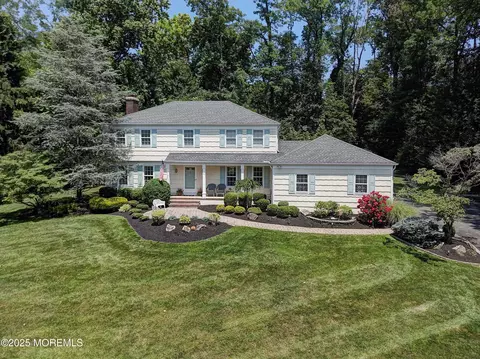 11 Lyon Rd, Middletown, NJ 07748