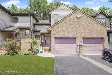 367 Oak Knoll Dr, Manalapan, NJ 07726