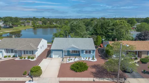5 Duxbury Rd, Toms River, NJ 08757