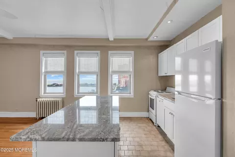 400 Deal Lake Dr #7C, Asbury Park, NJ 07712