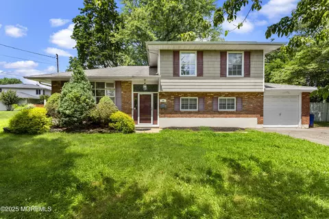 44 Koenig Ln, Freehold, NJ 07728
