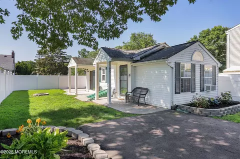 893 Linden Ave, Brick, NJ 08723