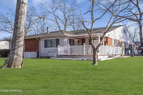 12 Robin St # A, Manchester, NJ 08759