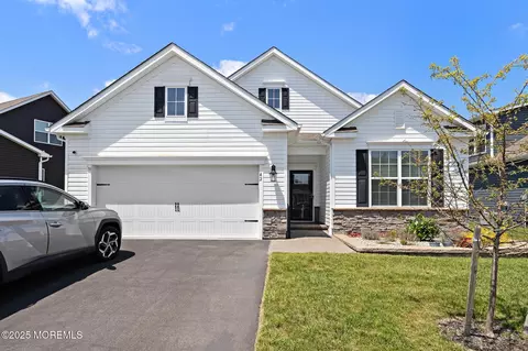 42 Cougar Ln, Barnegat, NJ 08005