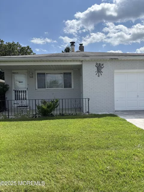 200 Port Royal Dr, Toms River, NJ 08757