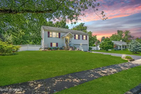 7 Salem Ln, Jackson, NJ 08527
