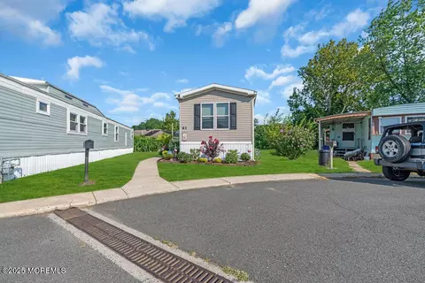 61 Locust Grv, Hazlet, NJ 07730