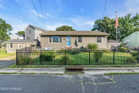 64 Roland St, Keansburg, NJ 07734