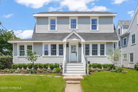 31 Wesley St, Monmouth Beach, NJ 07750