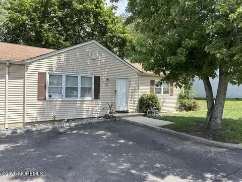 3 Primrose Ln # B, Jackson, NJ 08527