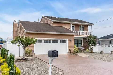 596 Bayview Dr, Toms River, NJ 08753