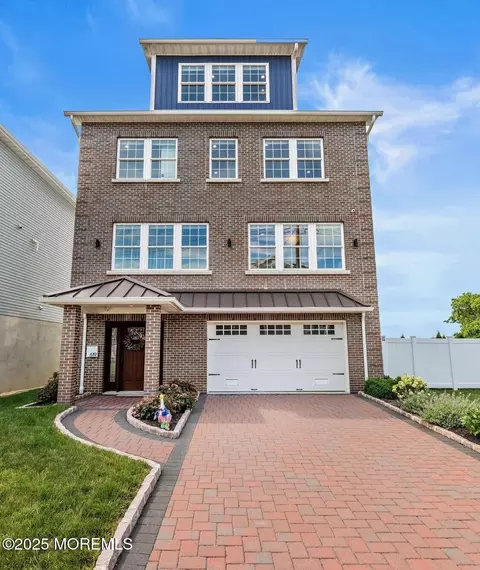 619 Park Ave, Port Monmouth, NJ 07758