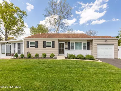 14 Fairview Ln, Hazlet, NJ 07730