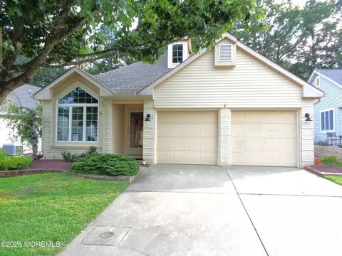 2333 Agincourt Rd, Toms River, NJ 08755