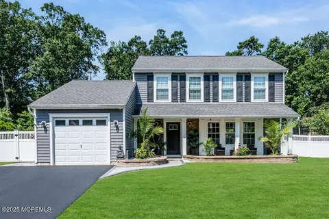 77 Oak Glen Rd, Toms River, NJ 08753