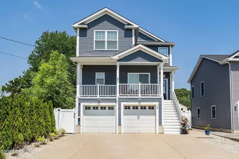 14 Holly Acres Dr, Brick, NJ 08723