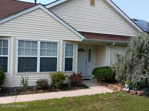 17 Wellington Ln, Lakewood, NJ 08701