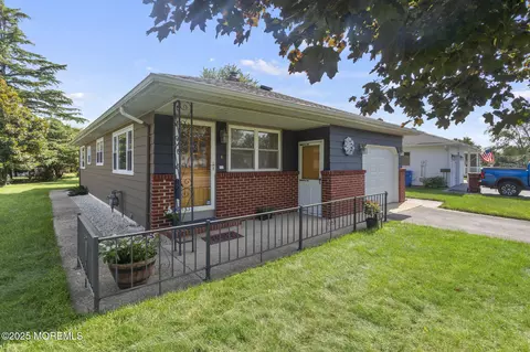 487 Jamaica Blvd, Toms River, NJ 08757