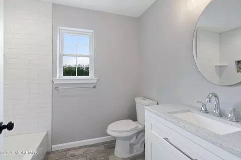 Bath - 404 Beach Blvd, Forked River, NJ 08731 photo 4 of 4