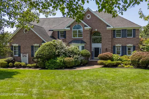 2 Sterling Ct, Red Bank, NJ 07701