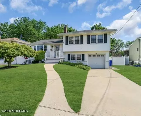 6 Ray Dr, Toms River, NJ 08753
