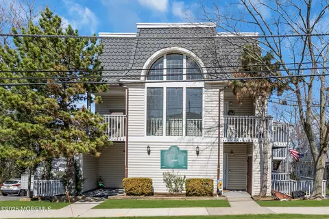 100 Navesink Ave #9, Highlands, NJ 07732