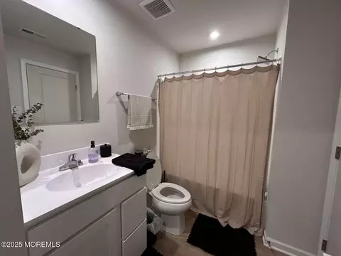 Bath - 507 Cyprus Ct, Forked River, NJ 08731 photo 3 of 4