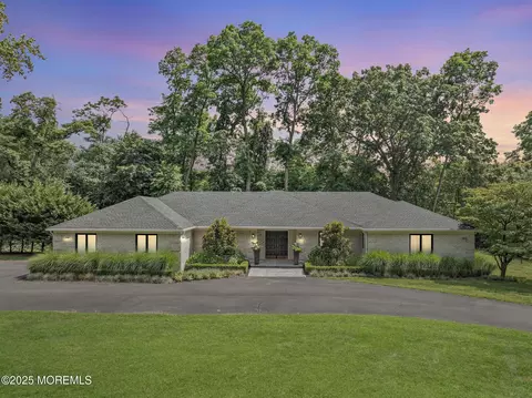 6 Cobblestone Ct, Holmdel, NJ 07733