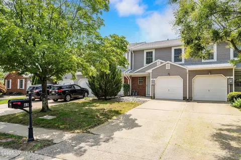 65 Holly Dr, Eatontown, NJ 07724