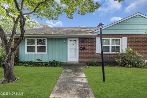 61 Buckingham Dr #A, Lakewood, NJ 08701