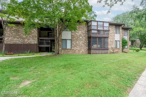 178 Amberly Dr #K, Manalapan, NJ 07726