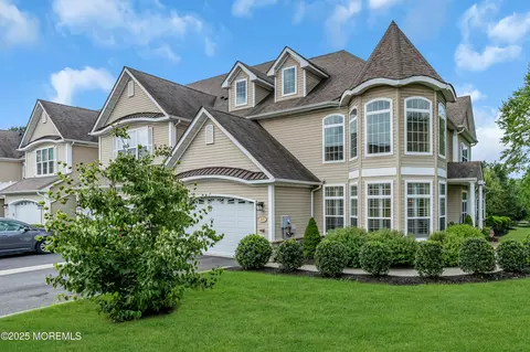 37 Abbey Rd, Tinton Falls, NJ 07753