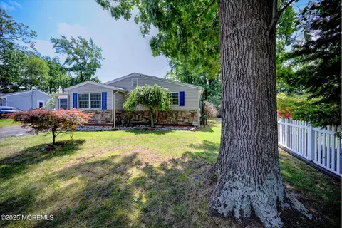 10 7th St, Aberdeen, NJ 07747