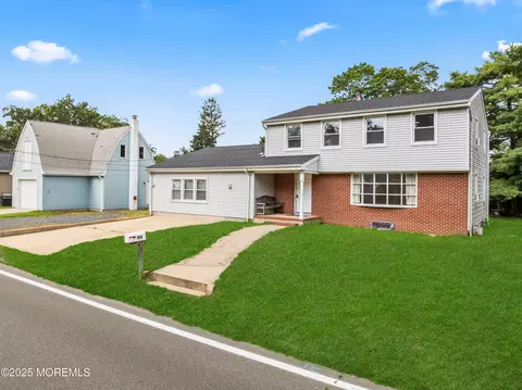 608 Berkeley Ave, Beachwood, NJ 08722