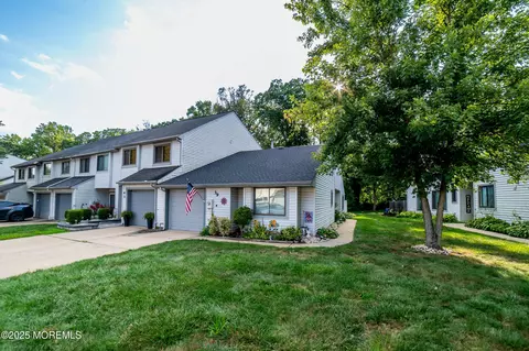 39 Lexington Cir, Matawan, NJ 07747