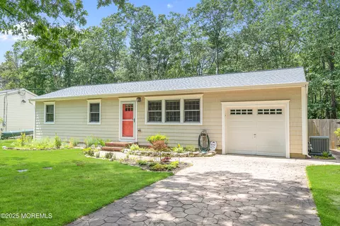 1014 Trenton Ave N, Forked River, NJ 08731