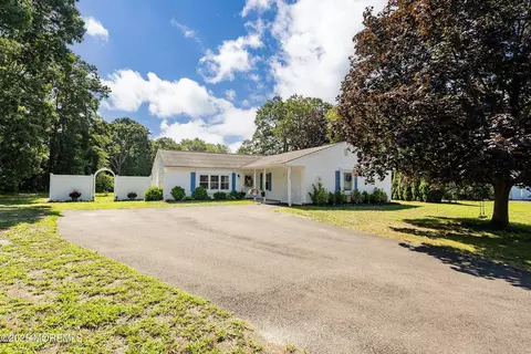 Exterior - 718 Millbrook Rd, Brick, NJ 08724 photo 1 of 3