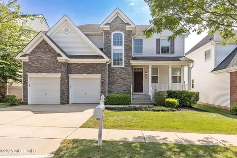 9 Feakes Dr, Atlantic Highlands, NJ 07716