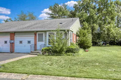 6 Ironside Dr #B, Whiting, NJ 08759