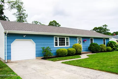 618 Leanora St, Brick, NJ 08723 photo 3
