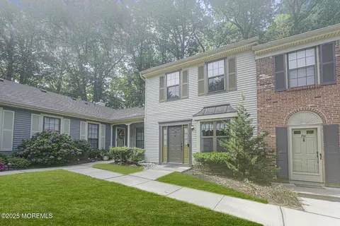 195 Kinnoll Hill Ct, Aberdeen, NJ 07747