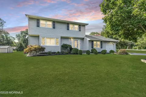 28 Woodland Dr, East Windsor, NJ 08520