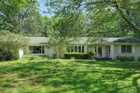 19 Buttonwood Ln E, Rumson, NJ 07760