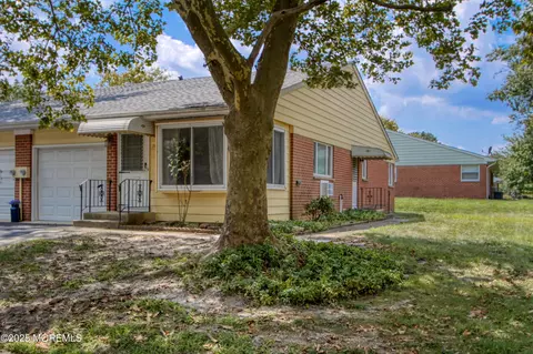 70 Yorktowne Pkwy #B, Whiting, NJ 08759
