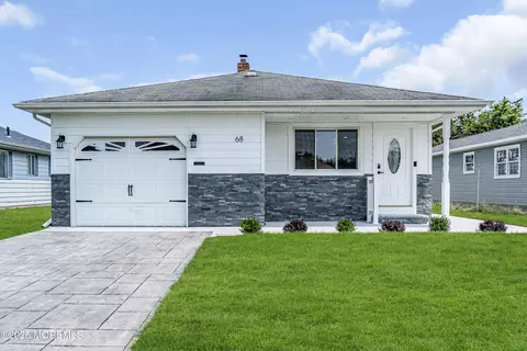 68 Scarborough Pl, Toms River, NJ 08757