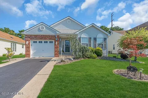 41 Abergele Ct, Toms River, NJ 08757