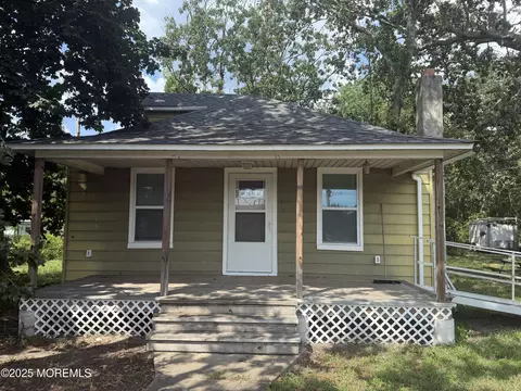 205 Manapaqua Ave, Lakehurst, NJ 08733