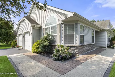 79 Rosewood Dr, Lakewood, NJ 08701