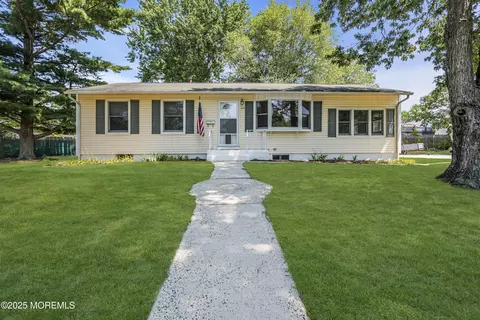 34 Bucknell Dr, Toms River, NJ 08757